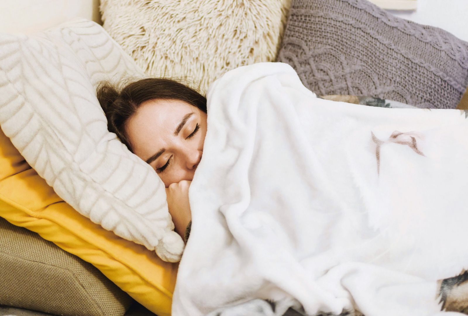 Những mẹo giúp ngủ ngon hơn trong mùa đông