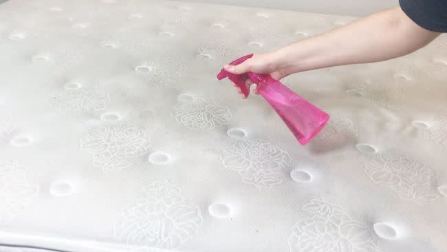 Vệ sinh nệm tại nhà đúng cách
