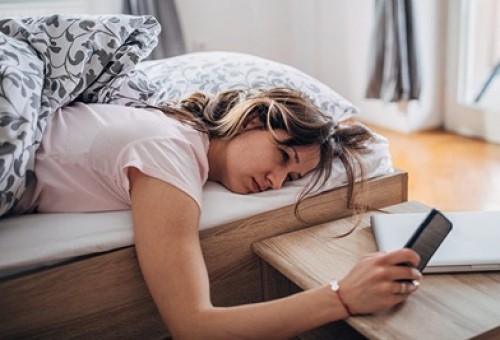 Ngủ thêm một giờ có tốt không?